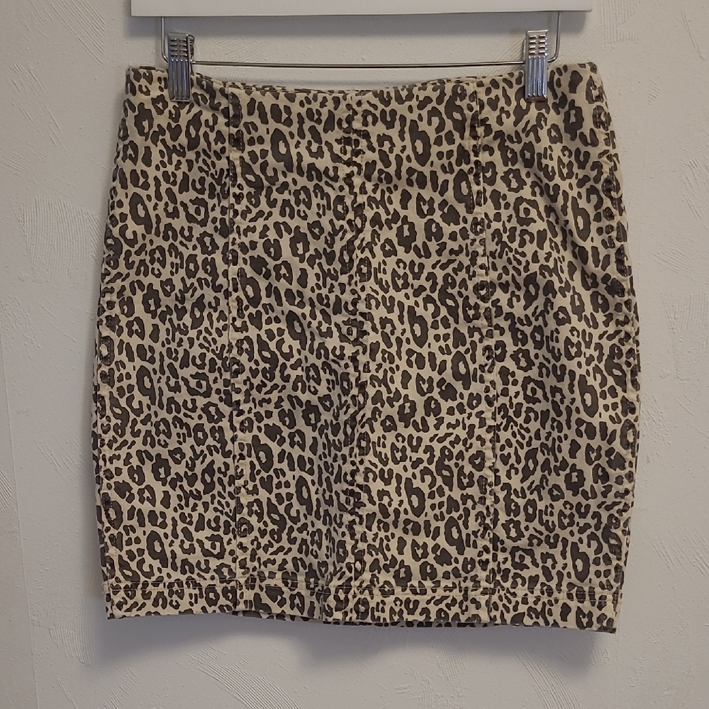 Chic Leopard Print Pencil Skirt